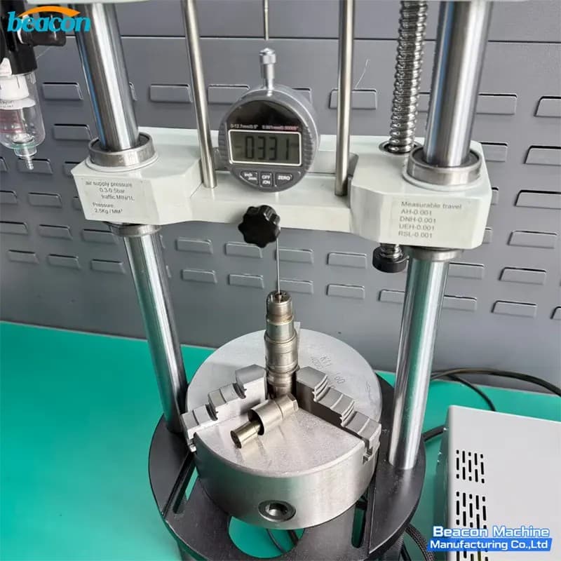 High-sensitivity common rail needle lift measuring tool featuring a sub-micron digital dial indicator.
